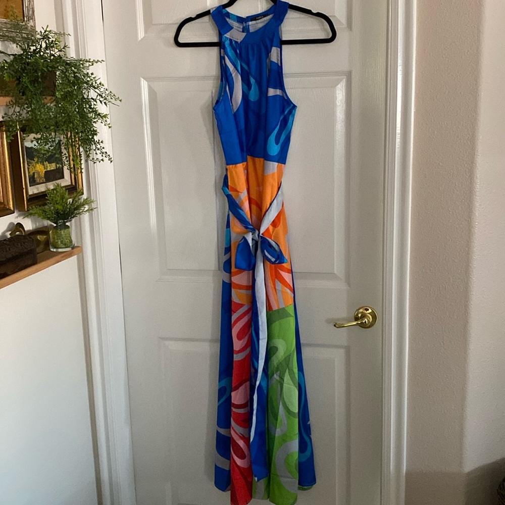 Woman’s size large sleeveless maxi dress with sash